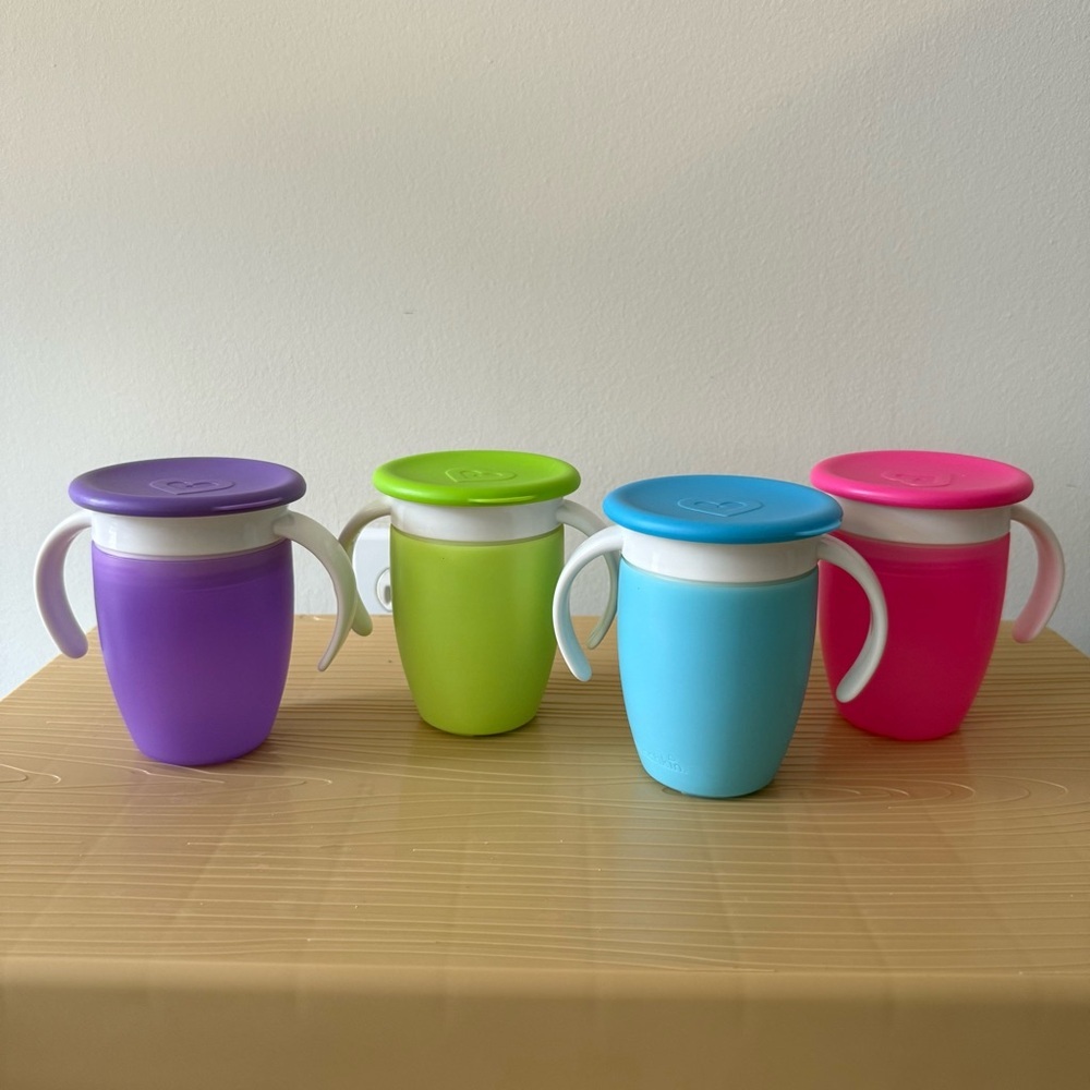 NWOT Munchkin Miracle 360 Trainer Sippy Cup, Handles & Covers 7oz 4pk